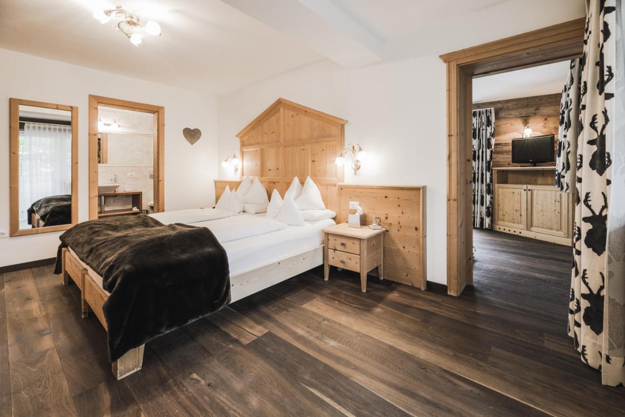 Hotel Chalet S - Dolomites Design - Adults Recommended Сельва-ди-Валь-Гардена Номер фото