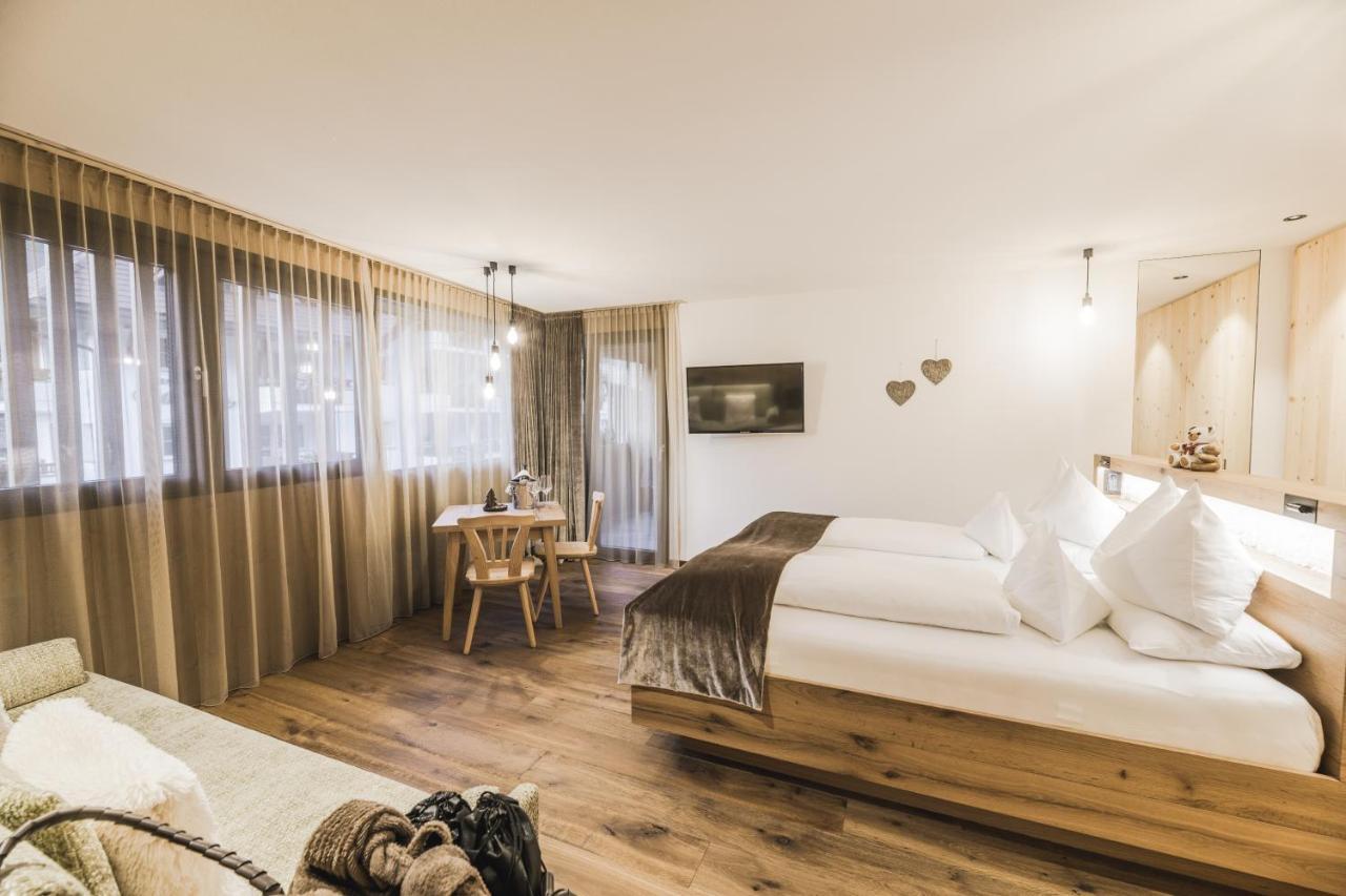 Hotel Chalet S - Dolomites Design - Adults Recommended Сельва-ди-Валь-Гардена Экстерьер фото