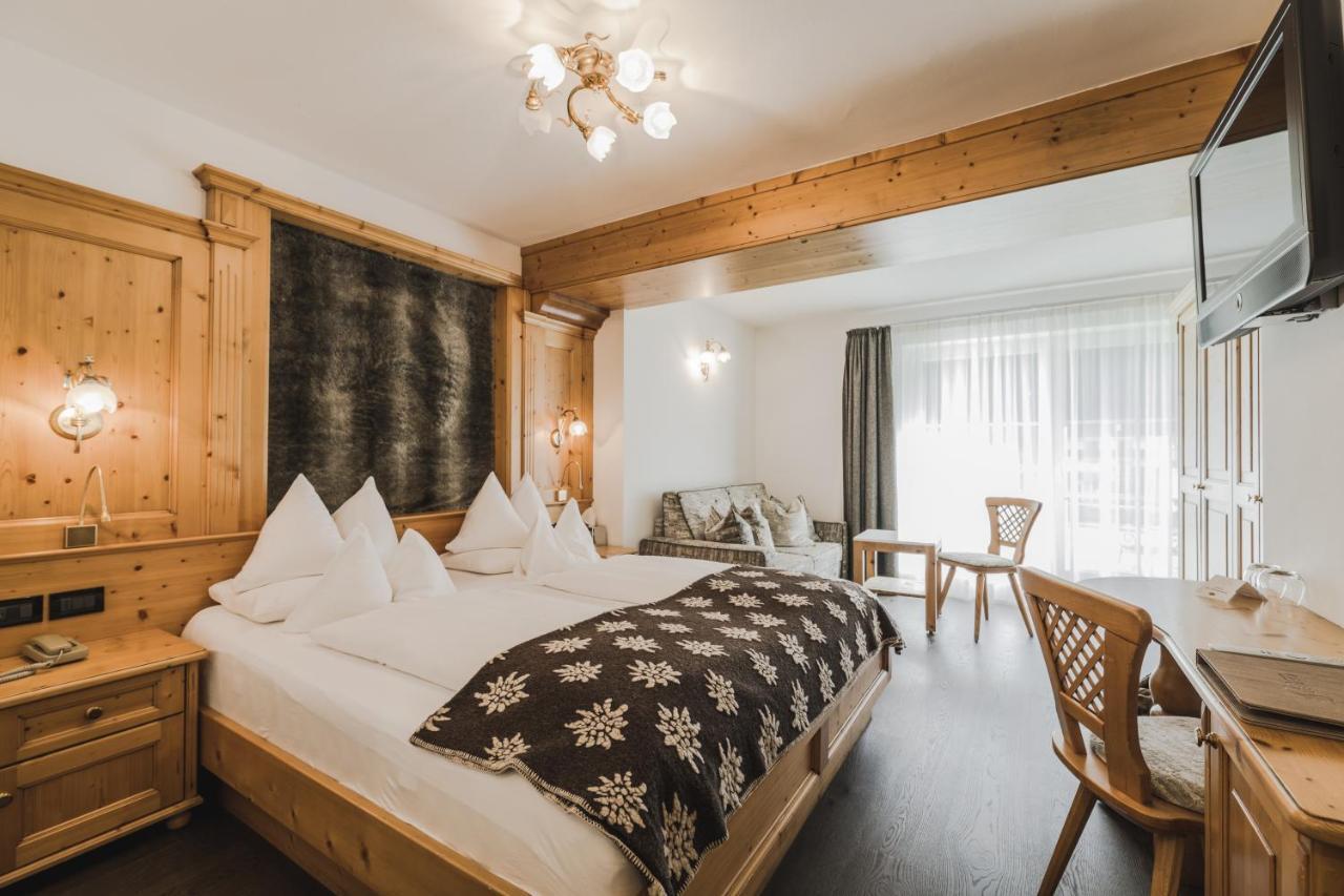 Hotel Chalet S - Dolomites Design - Adults Recommended Сельва-ди-Валь-Гардена Номер фото